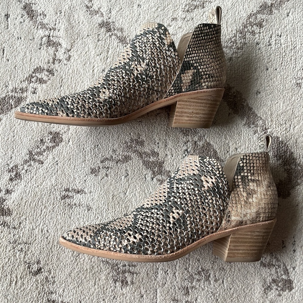 Excellent condition! Dolce Vita snakeskin booties